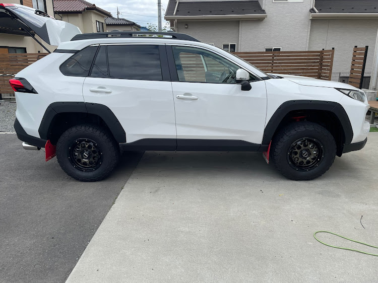 RAV4のRAV4・オフロードパッケージ・ACCイージーアップ・GMG・TRDに関するカスタム事例の投稿画像1枚目