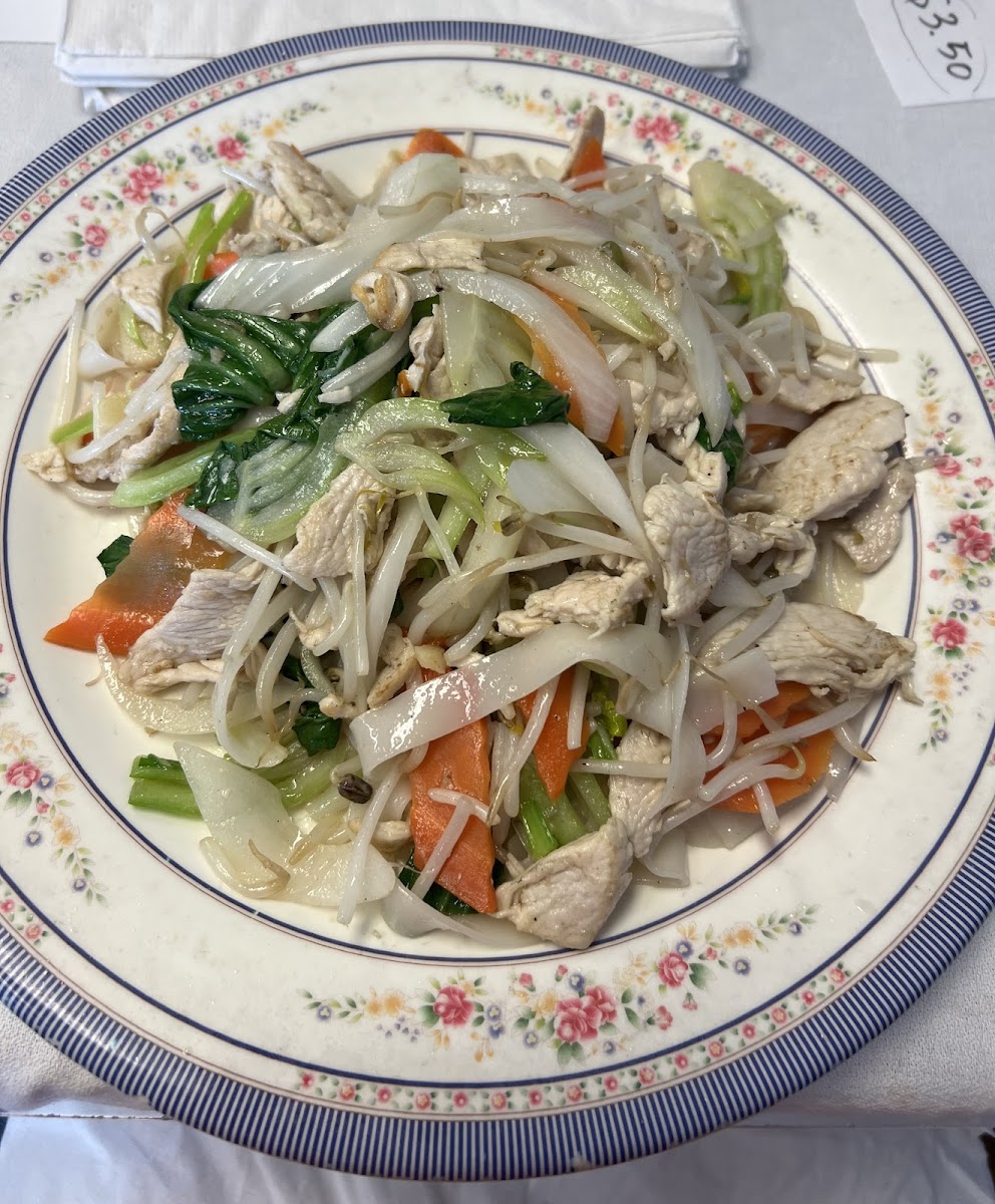 GF stir fried rice noodles with chicken and veggies