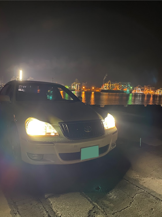 クラウンマジェスタの工場夜景と愛車・横マジェ・カメ活・18マジェスタ・ガールズオーナーに関するカスタム事例の投稿画像4枚目