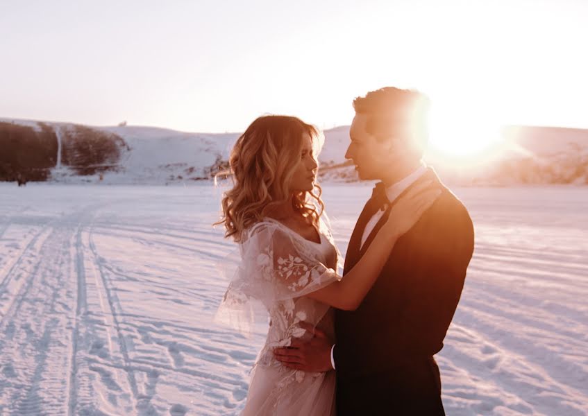 Fotógrafo de casamento Yulya Kamenskaya (myjuly). Foto de 4 de dezembro 2021