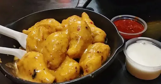 Cheese And Corn Hot Garlic Sauce Gravy Momos