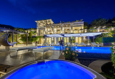 Villa with pool 4