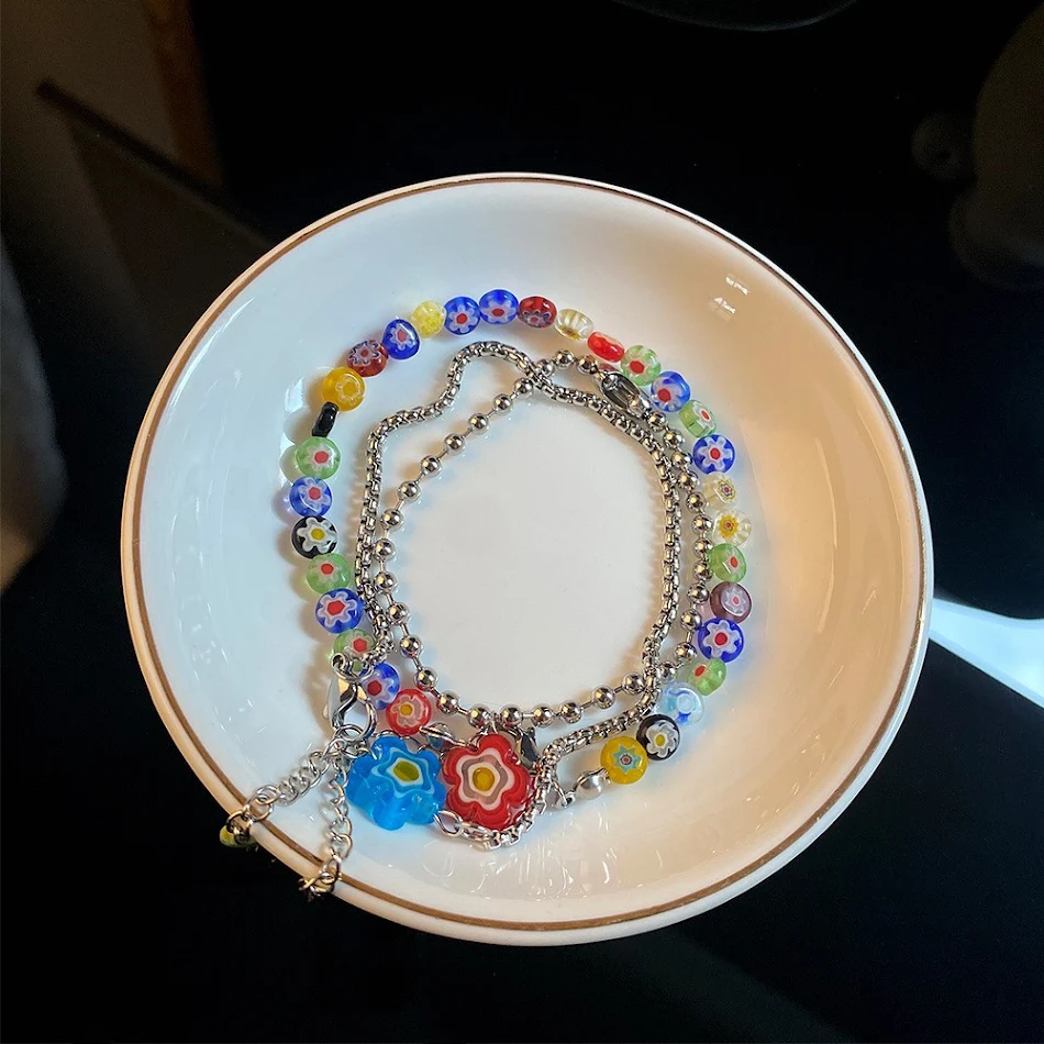 Pulsera minimalista para mujer con perlas de agua dulce, un accesorio elegante y discreto para realzar tu estilo diario con sofisticación.