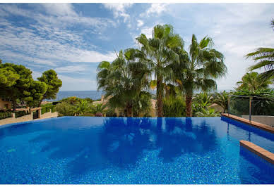 Maison avec piscine et terrasse 2