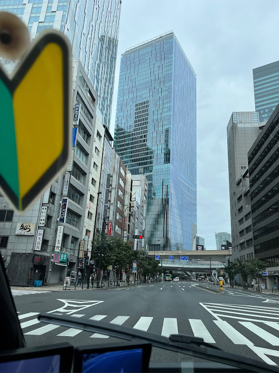 ハイエースバンのDIY・シャコタン風・今日は色々と忙しかった😭・来月は大阪家族旅行🤣に関するカスタム事例の投稿画像1枚目