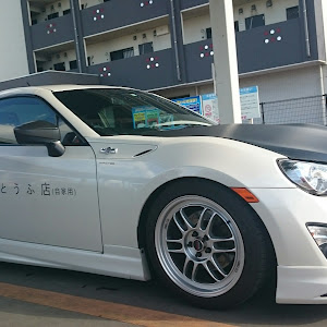 86 ZN6