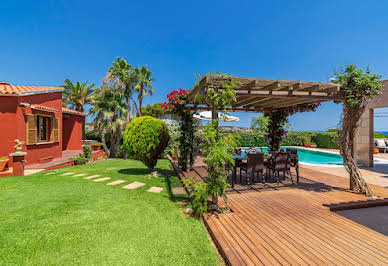 Villa with pool and terrace 4