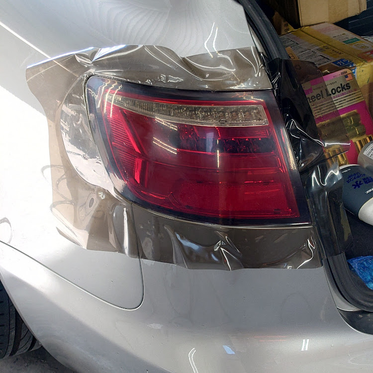 A6 アバントのプロテクションフィルム・DIY・アウディ・今年もよろしくお願いしますに関するカスタム事例の投稿画像2枚目