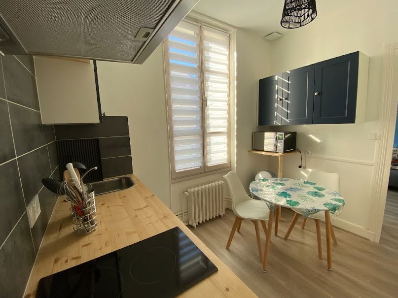 Location meublée appartement 2 pièces 21 m² à Vichy (03200), 450 €