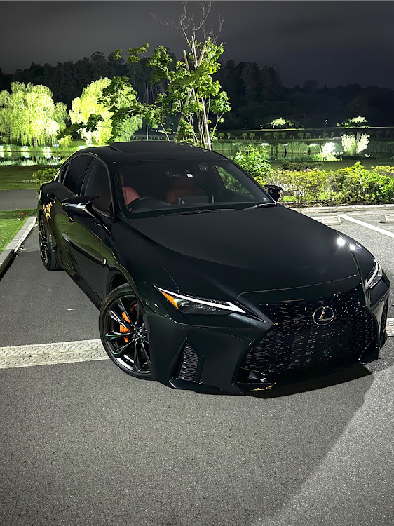 ISのLEXUS・LEXUS IS・Fスポーツ・IS300h・ボディカラー図鑑に関するカスタム事例の投稿画像1枚目