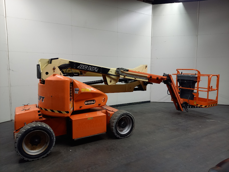 Picture of a JLG M450AJ