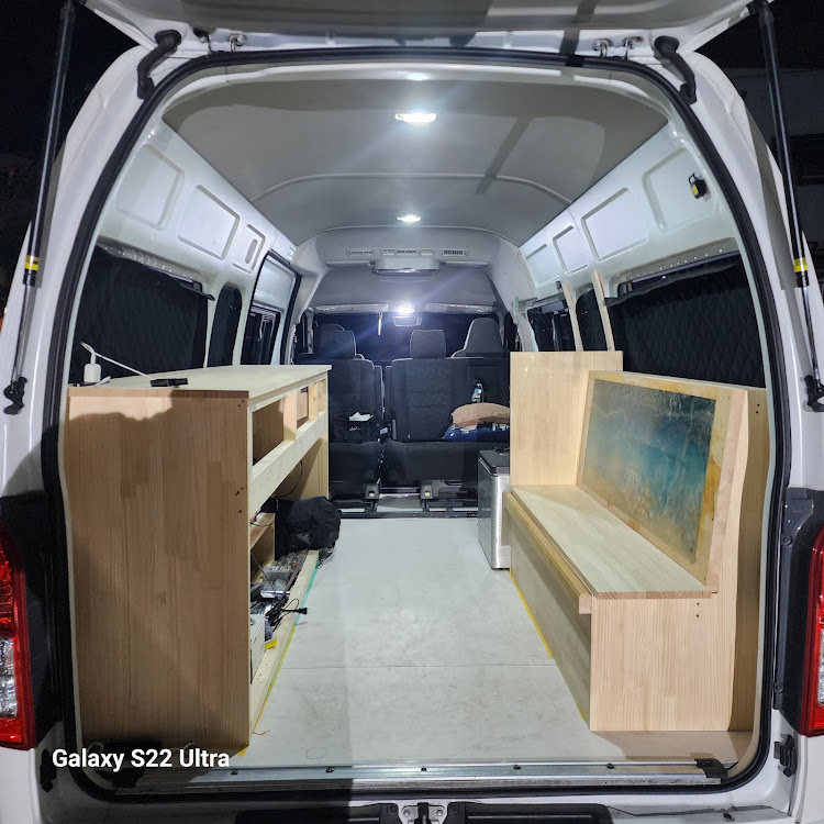 ハイエースバンのキャンピングカーのある暮らし・DIYカスタム・ハイエーススーパーロング・キャンプ好きと繋がりたい・８ナンバーチャレンジ‼️に関するカスタム事例の投稿画像1枚目
