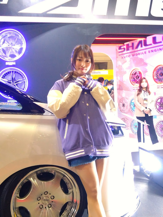 チョコミントさんが投稿した東京オートサロン2025・女子オーナー・幕張メッセ・お姉さんを撮影・お姉さん可愛かったに関するカスタム事例の投稿画像8枚目