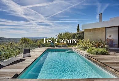 Maison contemporaine avec piscine et jardin 19