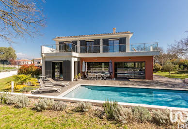 House with pool and terrace 2