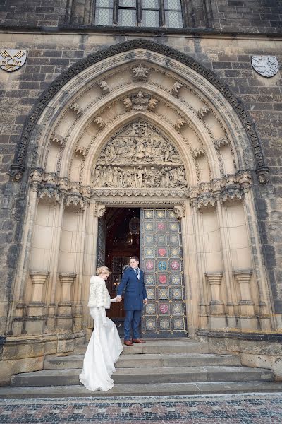 Fotógrafo de casamento Elena Vazhenina (weddingprague). Foto de 23 de janeiro 2019