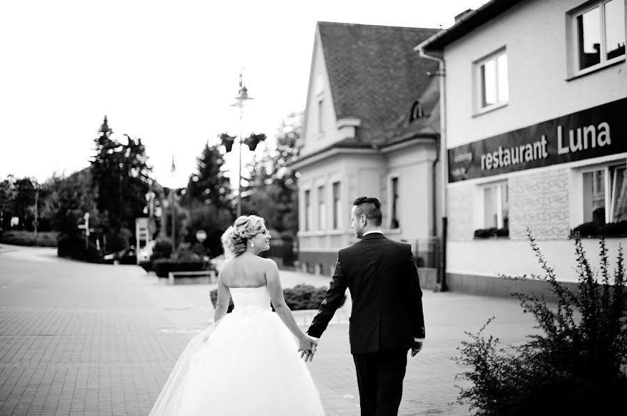 Fotografo di matrimoni Zuzana Navojova (navojova). Foto del 16 aprile 2019