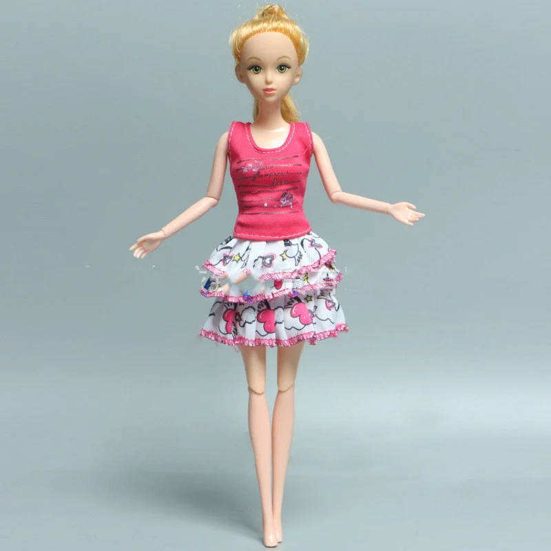 30cm Poppenkleertjes Mode kleding set Kleed en style je pop. Verschillende outfits en accessoires om jouw pop helemaal naar wens te kleden.