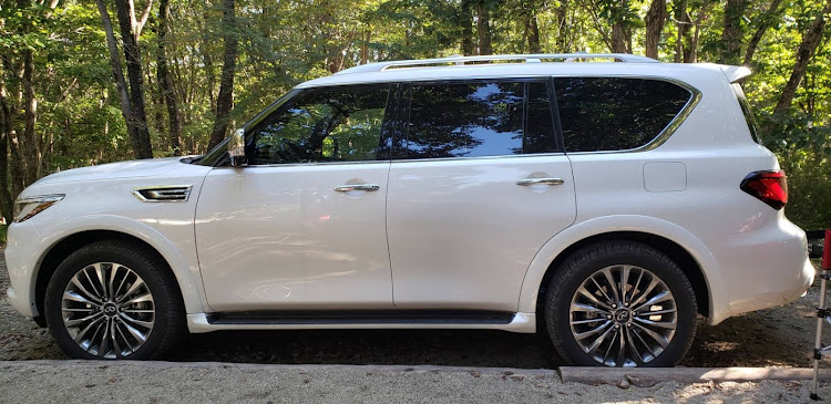 QX80の真横・INFINITI・日産・北米日産に関するカスタム事例の投稿画像1枚目