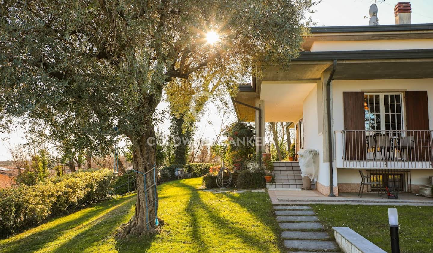 Villa with pool and terrace Ponti sul Mincio