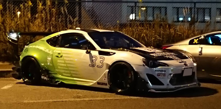 86の針テラス・Eat up+RULEZ+Happy Baby pose・またまた縦翼板・最高な仲間に関するカスタム事例の投稿画像2枚目