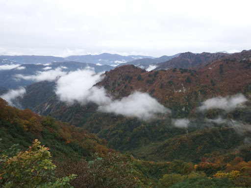 昼が近づきまた雲が湧き出す