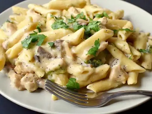 Chicken Penne Alfredo (White)