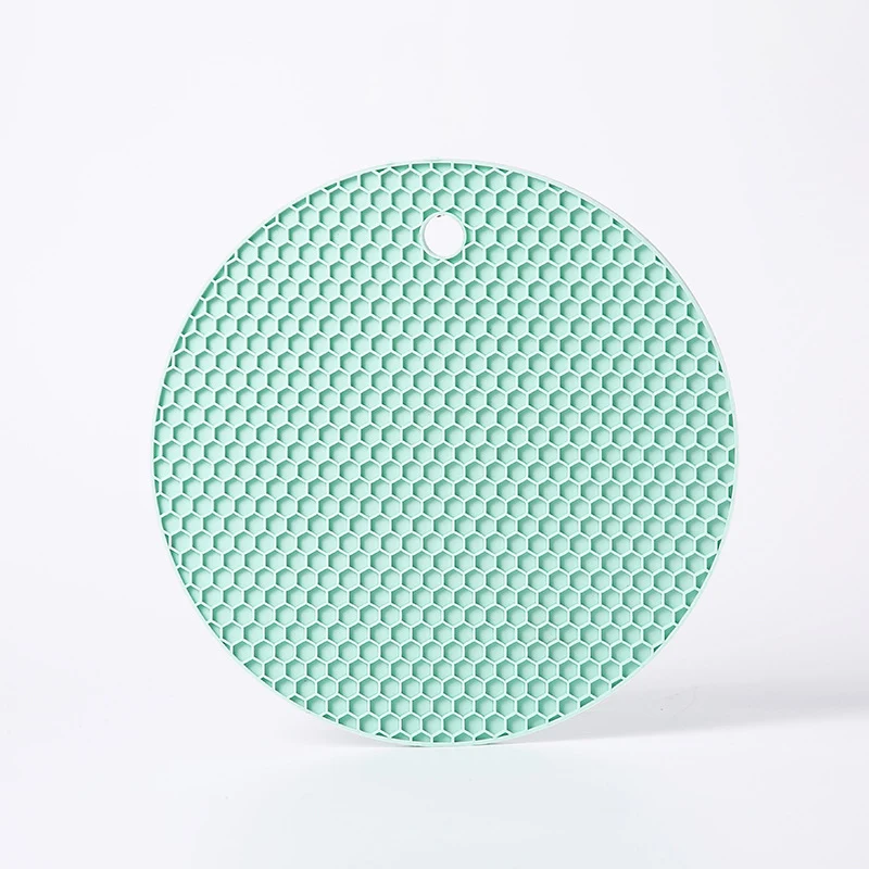 Salvamantel de silicona estilo nórdico con diseño de panal, aislamiento térmico perfecto para proteger tus superficies.