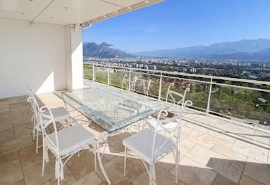 Maison avec piscine et terrasse 5