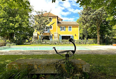 Maison avec piscine et terrasse 2