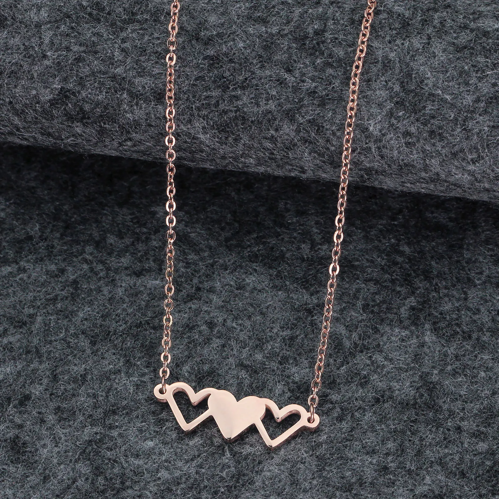 Title 7, Collier en acier titane pour trois sœurs, cœur ...
