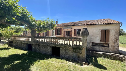 Property with pool and garden 4