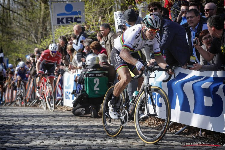 Peter Sagan gefrustreerd door koersgedrag Terpstra: "Een voorbeeld hoe je de wedstrijd tegen mij kan verliezen"