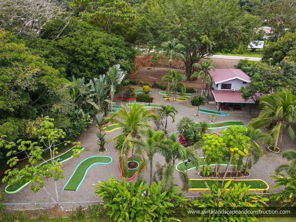 Osa Mini Golf is the newest Outdoor Family Activity in the Dominical Area.
