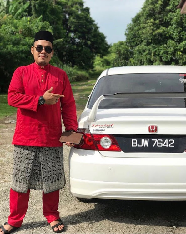 フィットアリアのOSACALIFORNIA・Thug Life・ghetto car・black out thursday・black lives matterに関するカスタム事例の投稿画像1枚目