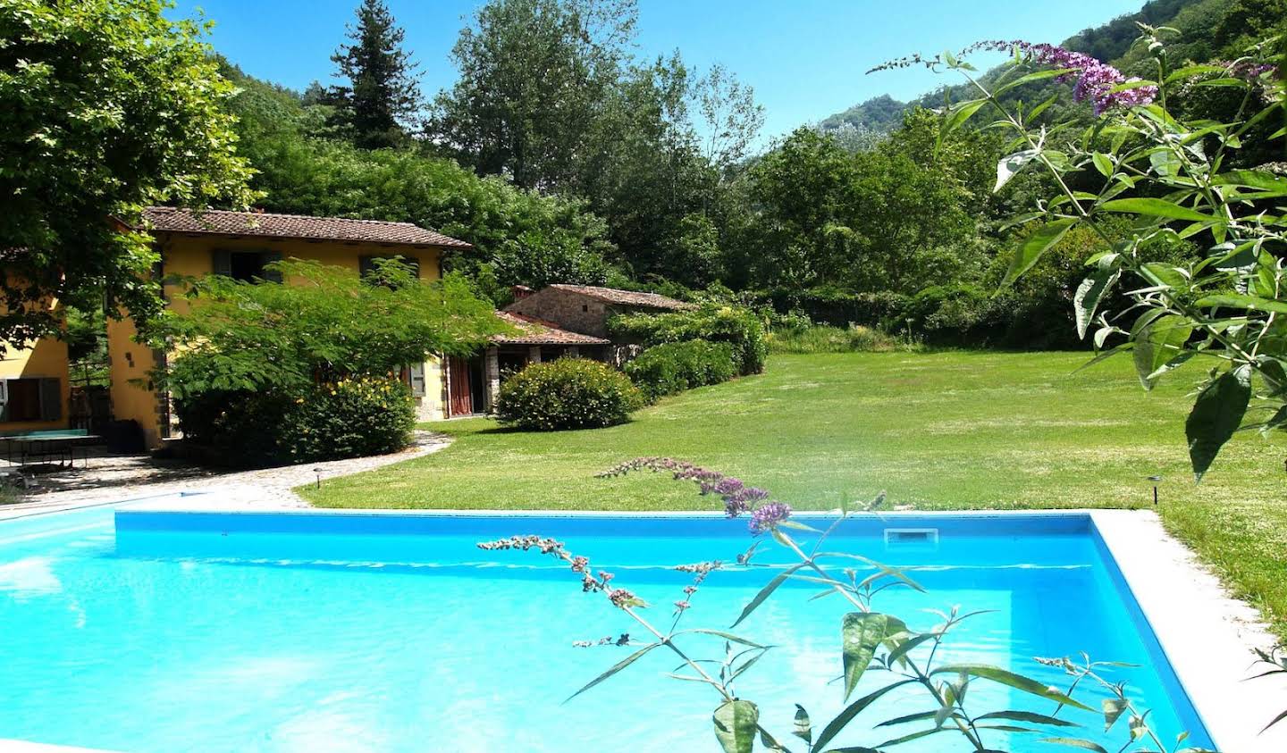 Corps de ferme avec jardin et piscine Coreglia Antelminelli