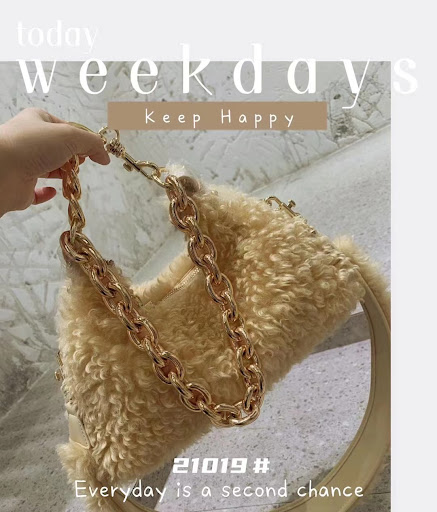 Title 3, Womens Niche Design Plush Chain Shoulder Messe...