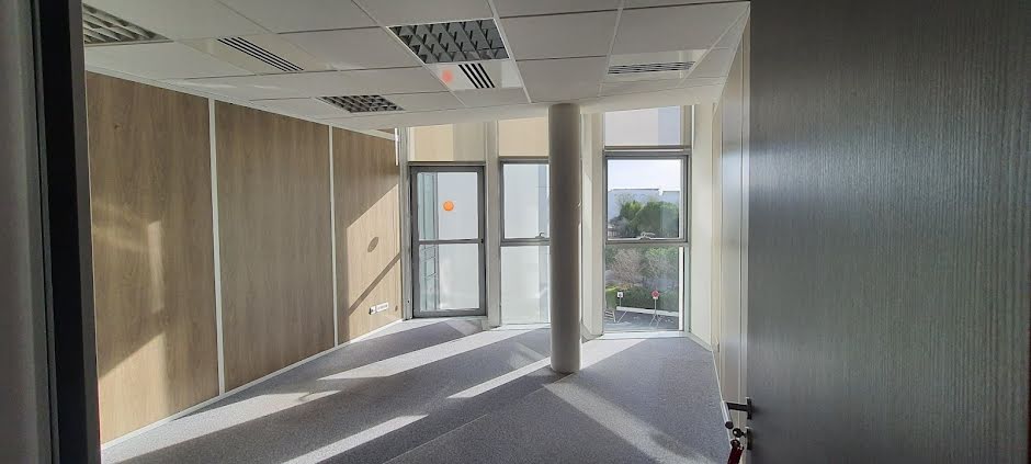 Location  locaux professionnels 9 pièces 152 m² à Montpellier (34000), 2 000 €