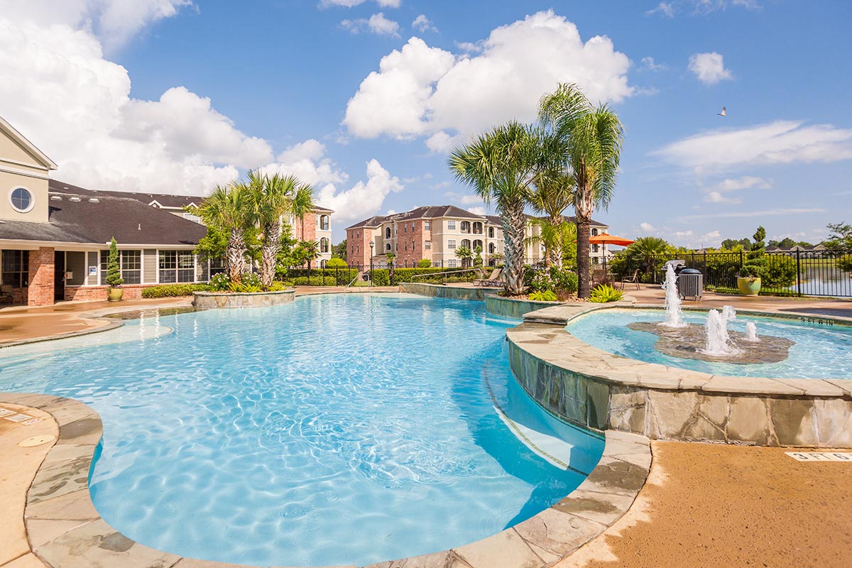 Reserve at Tranquility Lake Apartments in Pearland, Texas Maxus