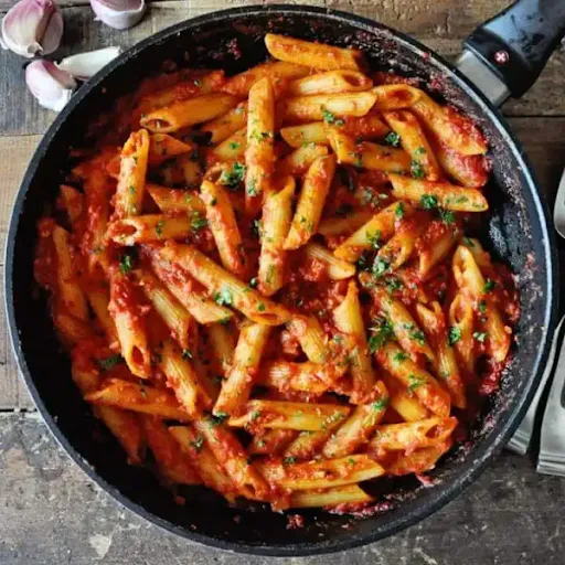 Cheesy Penne Red Sauce Pasta With Garlic Breads(2 Pieces)