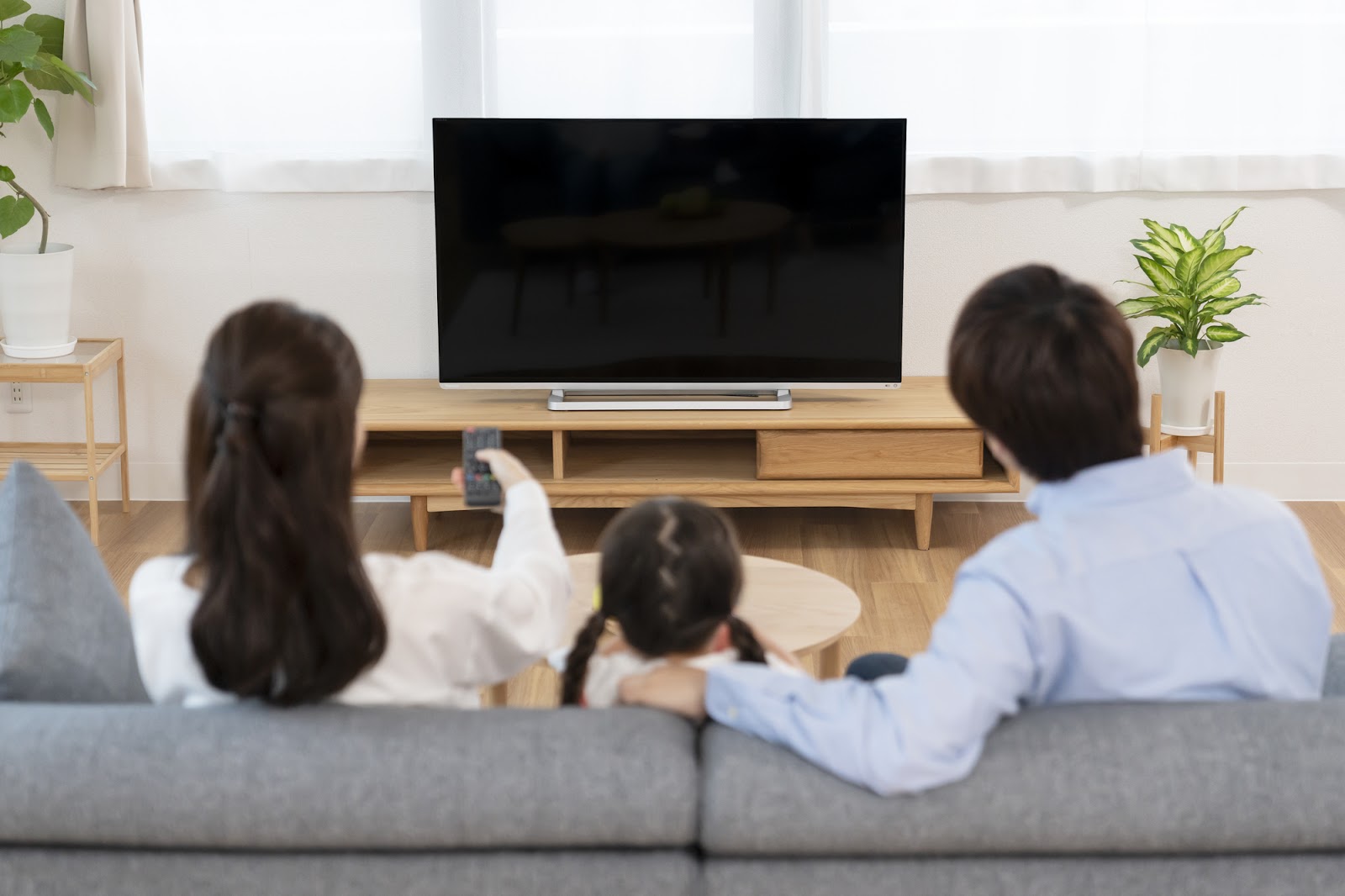 即実践！子どもの視力を守るテレビとの適切な距離を目のプロが解説