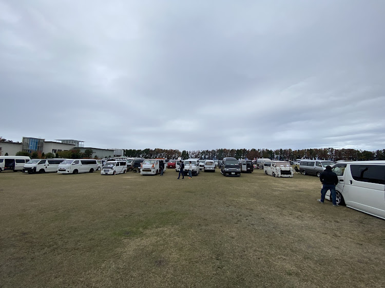 ハイエースバンのSBMファイナル・AVESTに関するカスタム事例の投稿画像2枚目