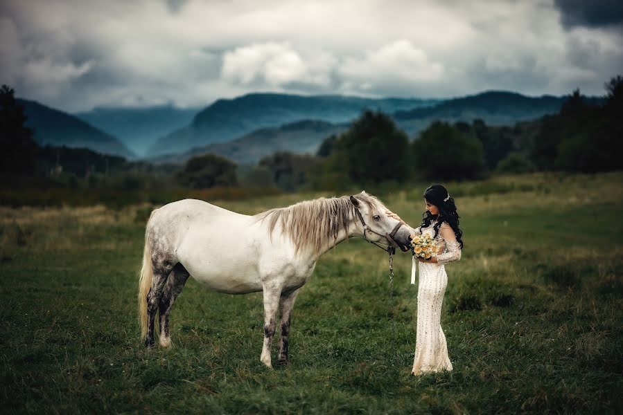 Весільний фотограф Александр Ларшин (alexfotolove). Фотографія від 11 вересня 2019