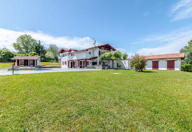 Farmhouse with pool 4