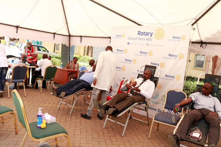 Law Society of Kenya South Eastern branch chairman Mutua Makau (C) donates blood at the Machakos County Assembly premises in Machakos County on February 21, 2024.