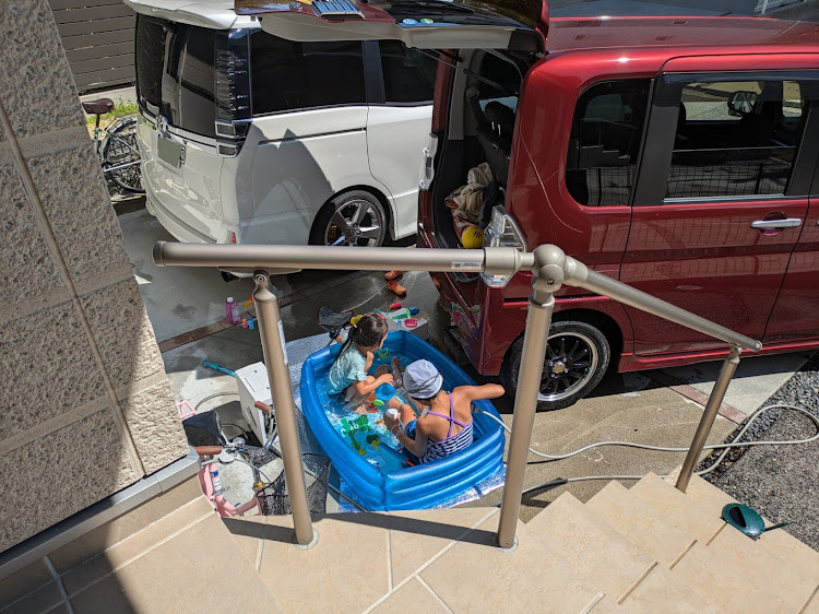 ヴォクシーの広島・猛暑続きの毎日・駐車場プール・夏休みの思い出に関するカスタム事例の投稿画像2枚目