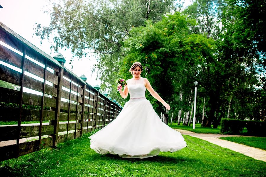 Fotógrafo de bodas Vlada Kharlamova (vladaphoto). Foto del 7 de septiembre 2016