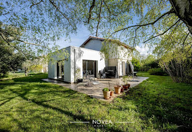 Maison avec jardin et terrasse 2