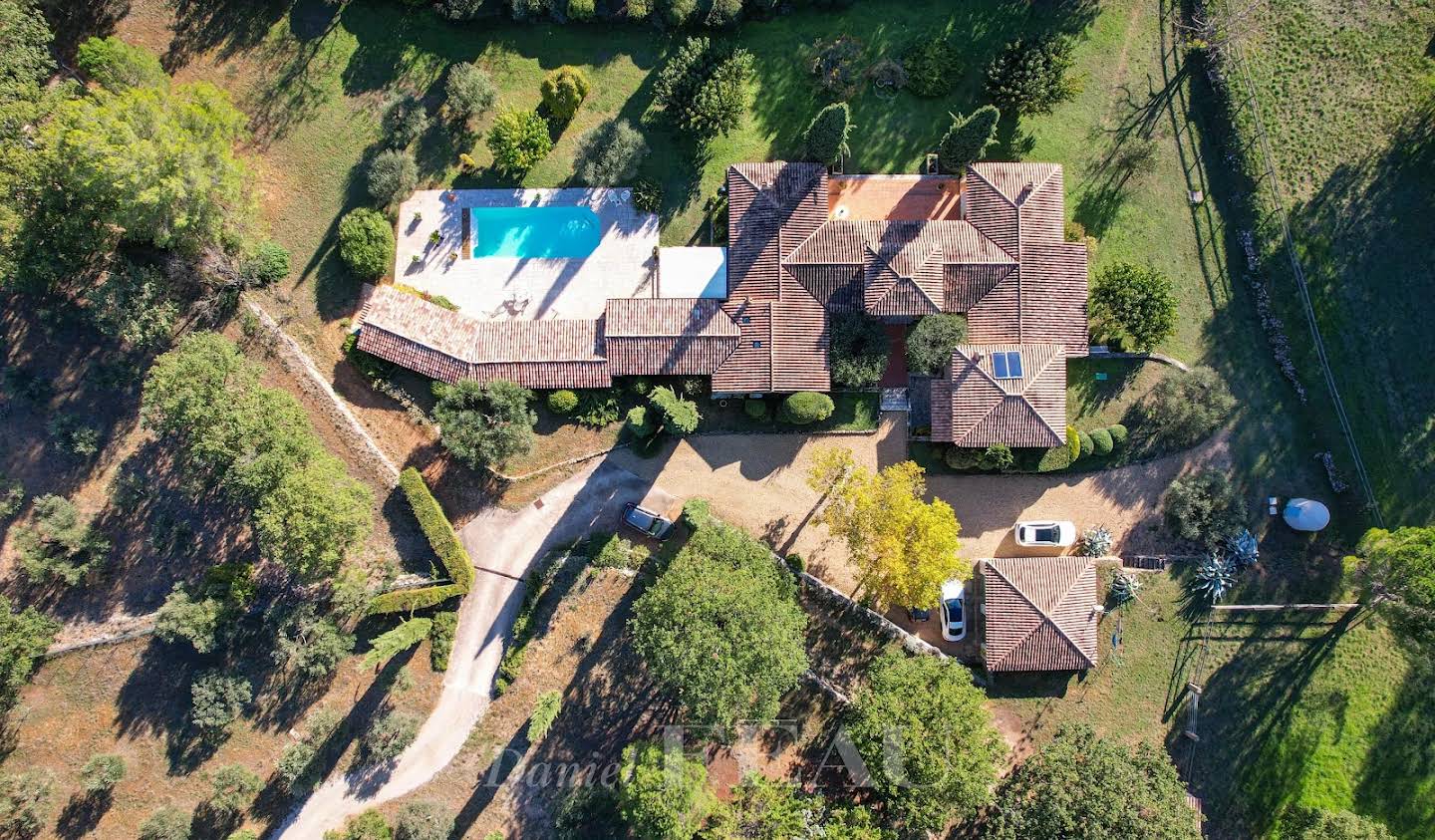 Maison avec piscine et terrasse Salernes