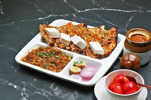 Paneer Kulcha With Chole